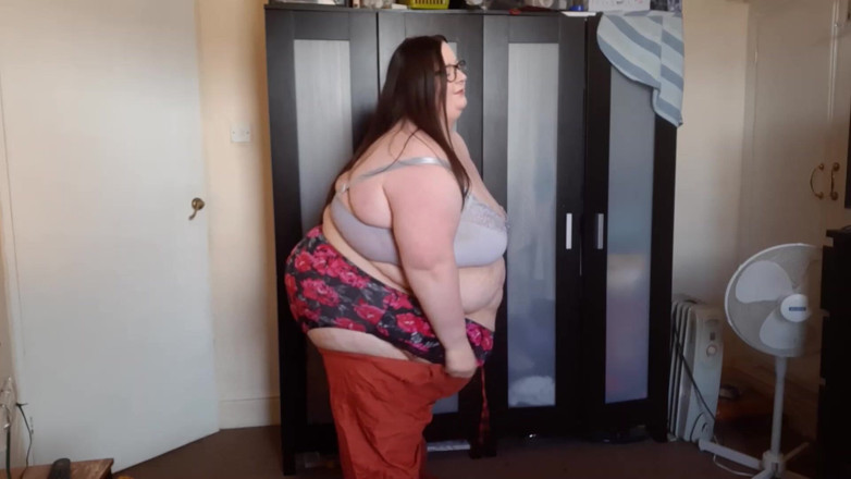 SSBBWLadyBrads: Nocna randka SSBBW przymierz na wyskakujących przyciskach
