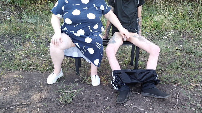 Zona901: Uma namorada em um parque masturba meu pau até eu...