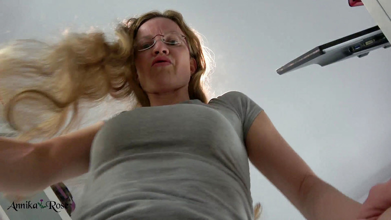 Annika Rose: Berbulu penuh - pancutan mani penuh