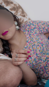L'arrapante sorellastra viene sedotta con il fratellastro che flirta e si fa sborrare a lungo romantico con audio hindi