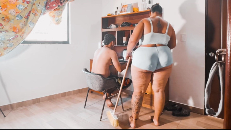 Lexly_16: Sexo En La Oficina Con La Trabajadora Latina Chupando Polla...