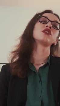 Chcesz pracę? Potem ssij mojego penisa! Dominujący Trans JOI