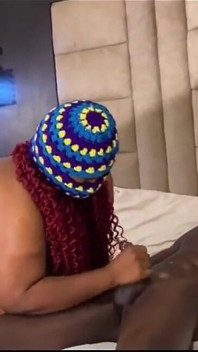 वह वास्तव में खुद के लिए एक चीनी आदमी चाहती है