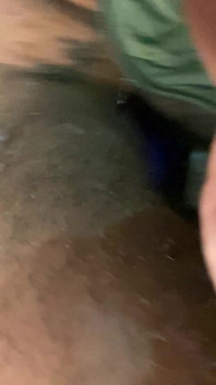 L'araba pauzudo si gode il suo cazzo