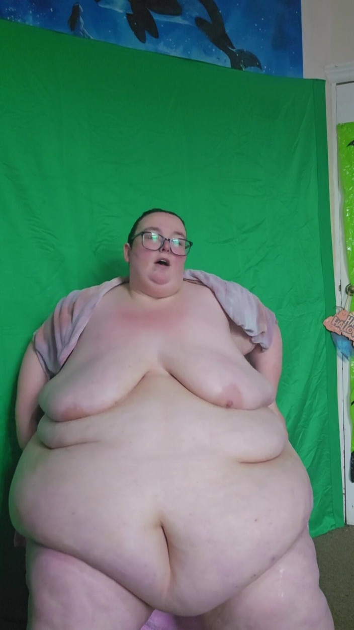 SSBBWLadyBrads: 超级胖美女淋浴后的性感肿物
