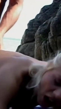 Geiles paar fickt am ende eines strandes