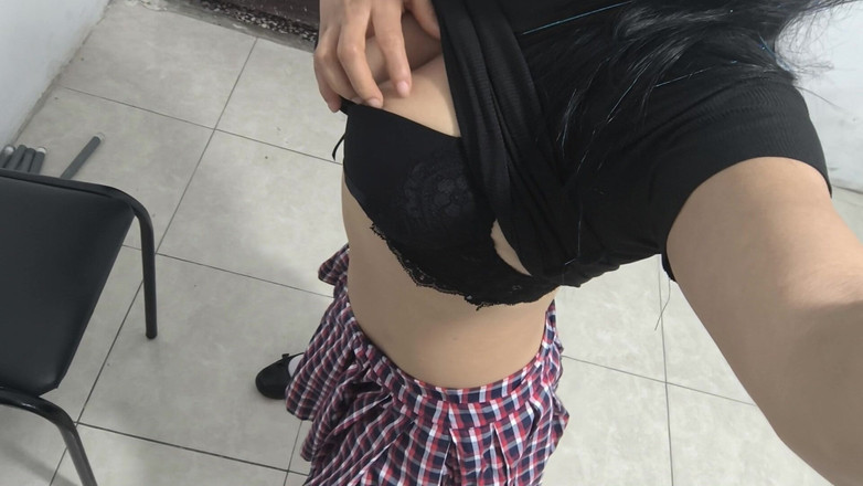 NEGRITA SEXY: उसकी में कुछ असामान्य है !! उसकी के होंठों पर अजीब सी गांठ डर और उत्तेजना का कारण बनती है