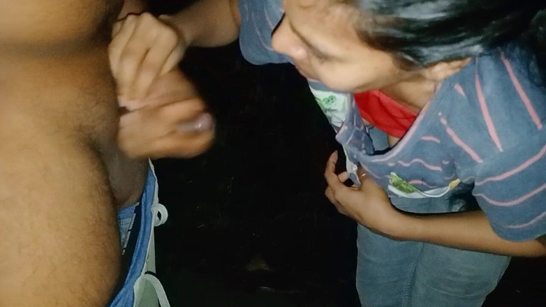 NikiRathod: 2. Den Kouření V Džungli S Divyou - Série Kouření