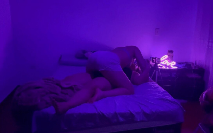 zoemelissa: 我在过夜时和我的邻居玩得很开心