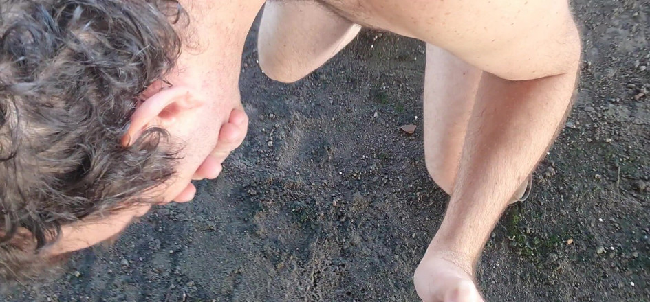 Mirko2589: Caminando desnudo al aire libre