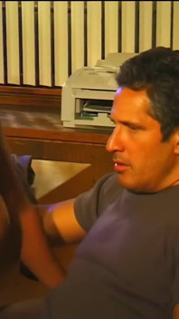 Yaşlı bir domuz sevişmek ve eğlenmek ister