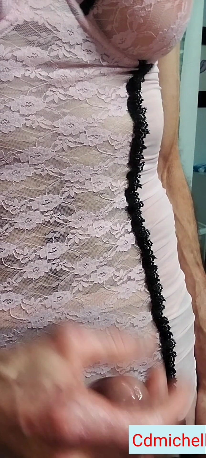 Crossdressers Cd Michelle wearing sexy lingerie: Travestito indossa lingerie sexy bianca e gioca con il cazzo...