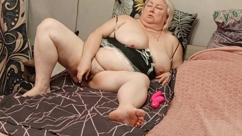 Zona901: 継母のアソコが大きなチンコを求めている