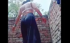 朋友们你好，你怎么样，想到今天洗澡时自慰一点。