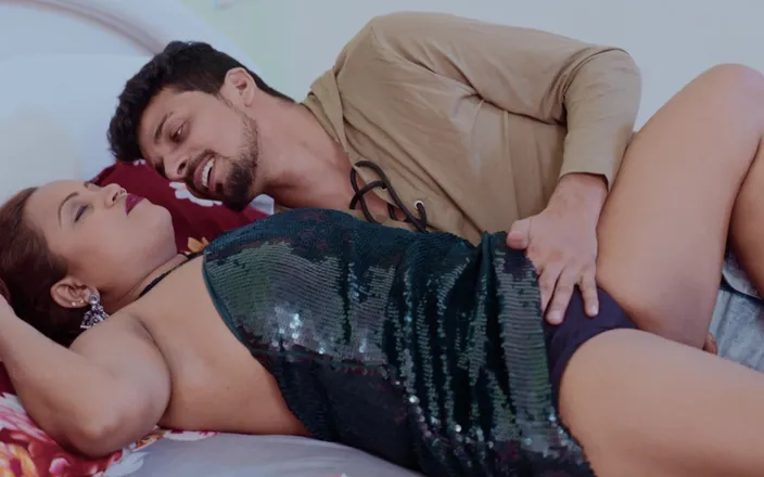 Aaka: Hot Desi Indian Couple Had Hot Sex After Meeting One...