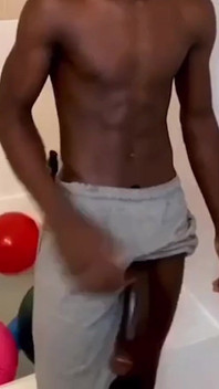 Scambista accarezzando il mio grosso cazzo nero