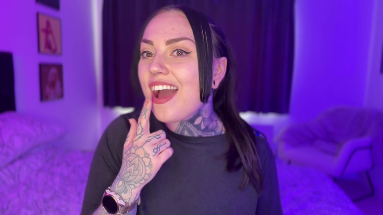 Miss Valentina: Bir velet için bekaret kemeri içinde kilitli