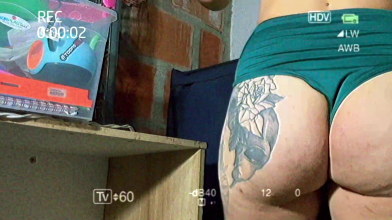 Dalyla: Se o padrasto o grava