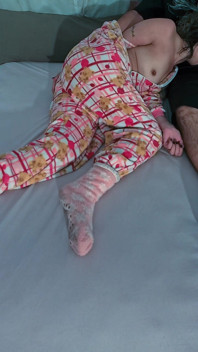 Meia-irmã chupou seu pau até ela tirar toda a porra dele
