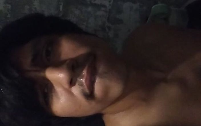 AlexAlejandro13: 裸体热辣男孩在浴室里