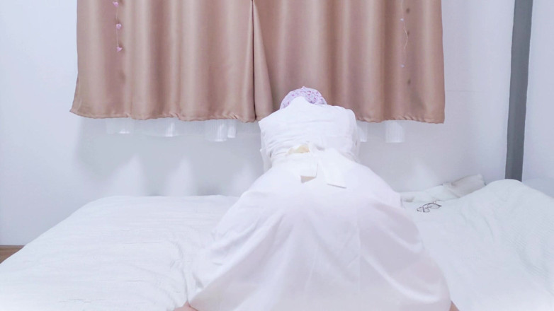 LittleMuslim: O fată malaieziană hijabi tachinează pula cu albă Abaya care își...