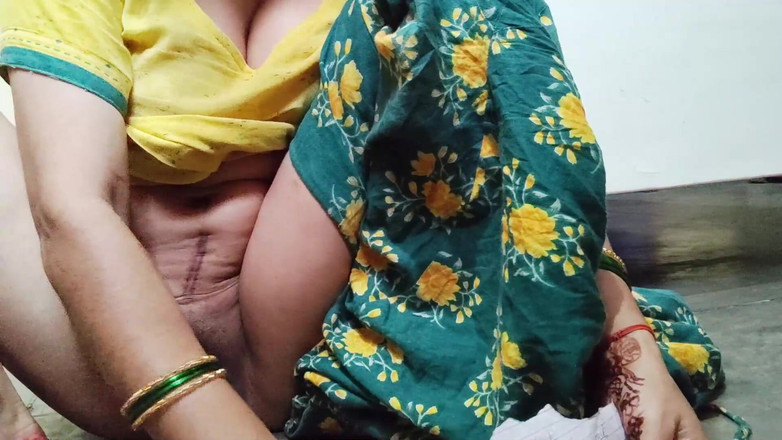 Your Puspa: Kundička čistá oholená indická desi holka