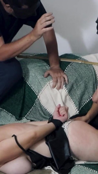 Svazování a výprask Natahy s Bastinado a bičování