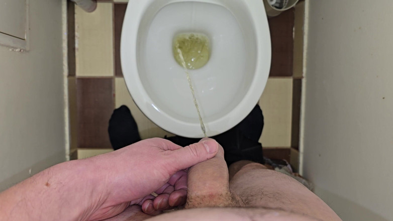 Alpha pee king: Писаю в туалет