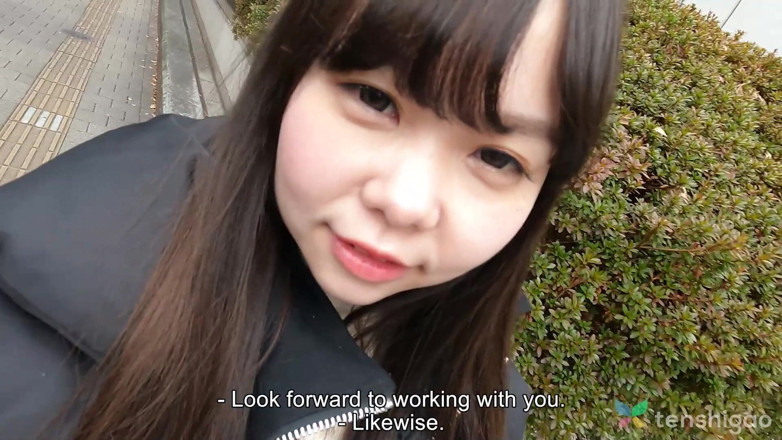 Tenshigao: 日本素人miwa ichikawa向我们展示她巨大的胸部和乳头