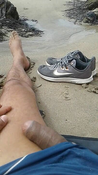 Boy top Amador: Mastubace venku na pláži