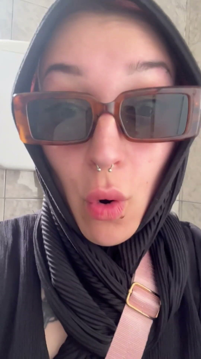 lanalovacutie: Čůrací venkovní muslim