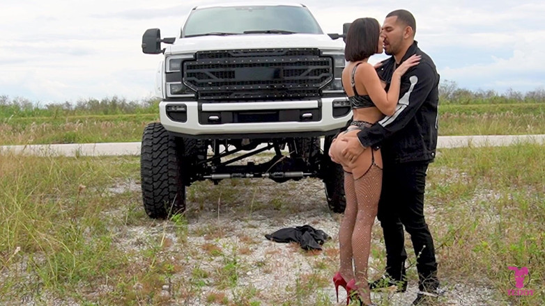 Teddy Tarantino: Big Booty Latina Victoria June Fucks Big Dick in Big...