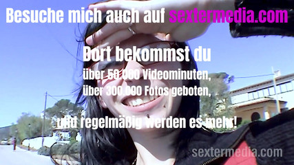 Sextermedia by Pete: Kemaluan basah disetubuhi oleh penggetar di pantai