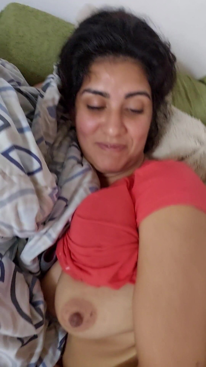 Renatinharj: Vanessinha karmiła piersią i była przepysznie gorąca, patrząc na jej...