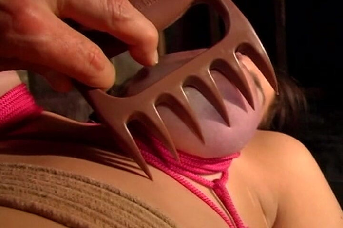 NM fetish femdom videos by Princess Nikki Cruel: Toket kecil dan bulat tante seksi ini dihukum