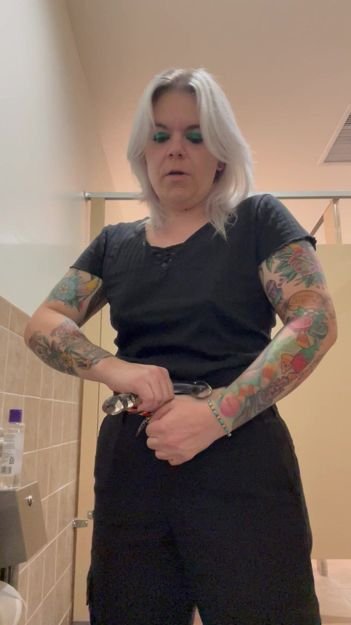 CherryBombBomb: Öffentliche arschspiele auf der toilette