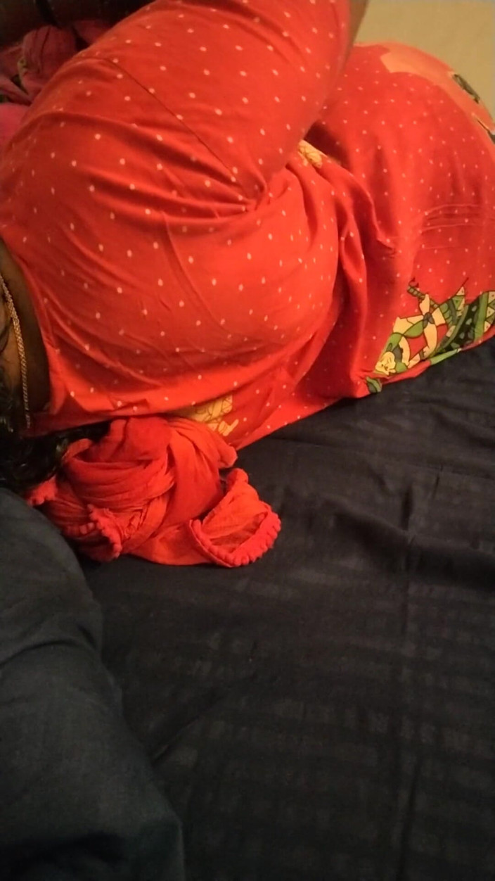Tamil lesbian: Sharing Her Sex Experience and Dirty Talking