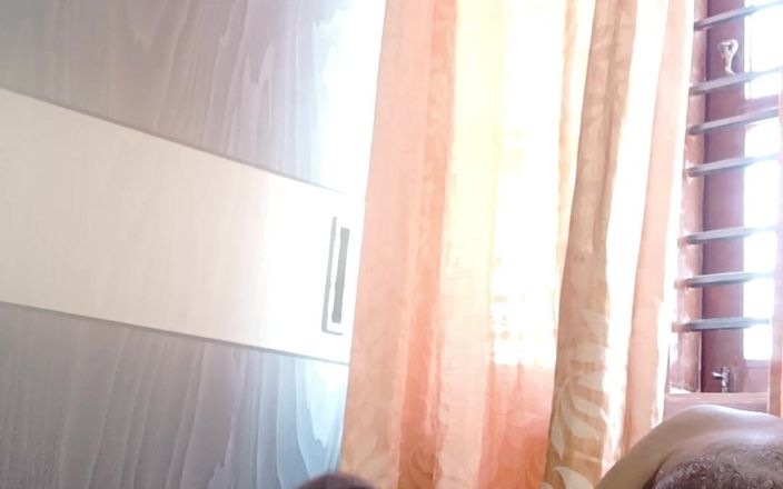 HornyHunk: Bôi dầu lên con cu của tôi và thủ dâm...