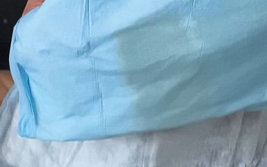 HerculesnVENUS: 肮脏的婊子在那个垫子里潮吹，所以你可以品尝