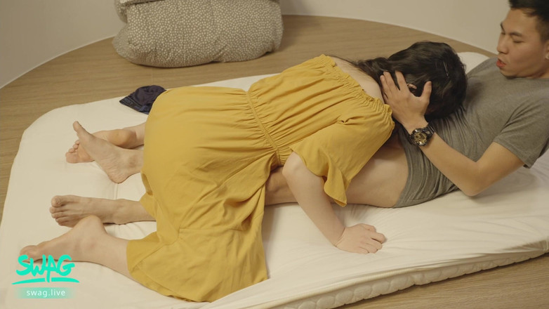 SWAG.live: Güzel Asyalı esmer emiyor ve sikişiyor