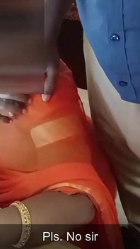 Żona pieprzy menedżera w biurze Przezroczysty Saree