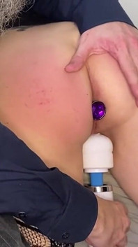 Zrzavá manželka dostává výprask, kolíky a udělání se