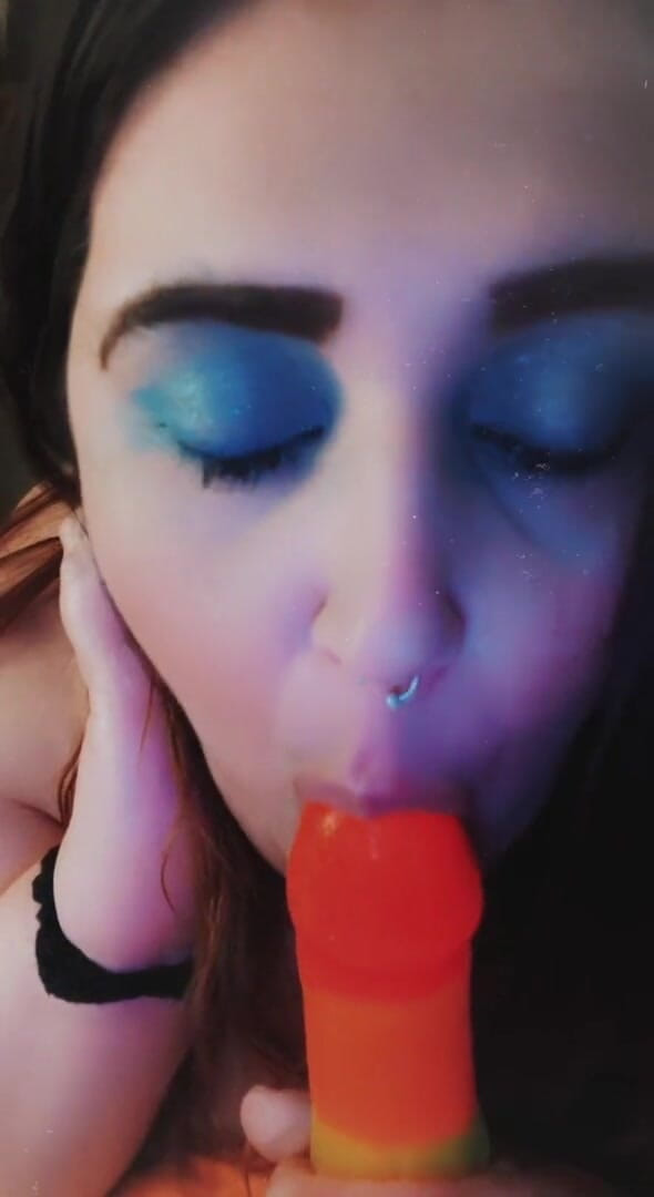Nikki Danzig: Ssbbw sürtük oral becerileri pratik yapıyor