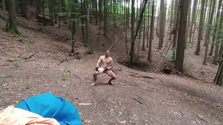 kickerscooter: Descampado sin inhibiciones persiguiendo en medio del bosque