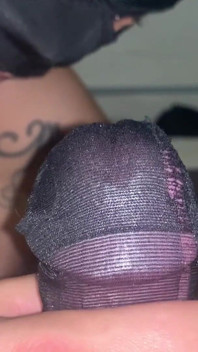 Blowjob durch strumpfhosen und sperma