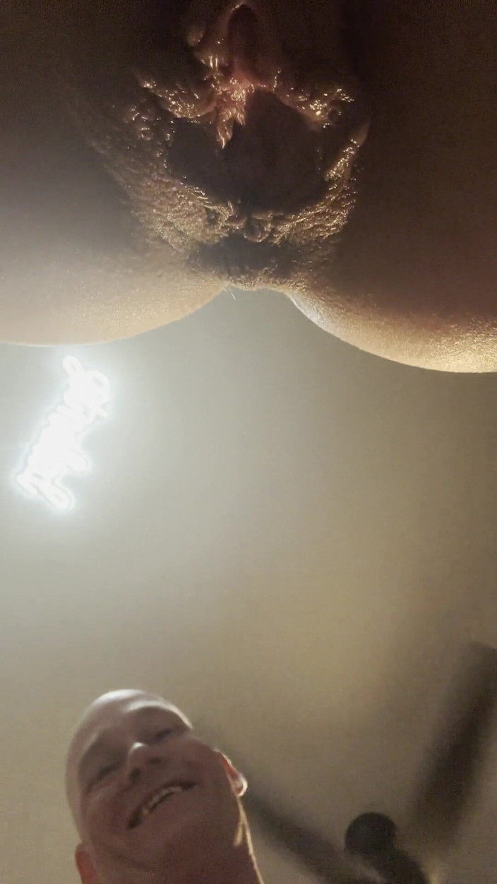 Zoey Portland: Dziwka bierze kutas mechaników, a on ją wali palcem, gdy...