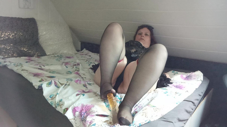 tammara big: Footjob