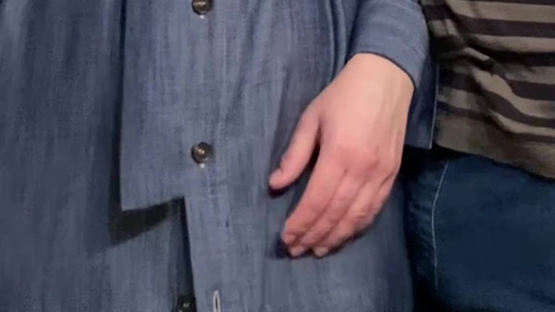 PriyaNaavya: Omg! Bătrân pervers își fute cu degetul cea mai bună pizdă în...