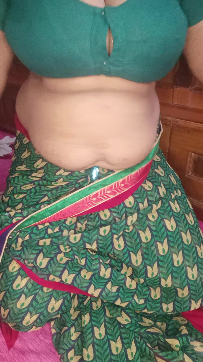 Kavita suman: Saya mahukan batang hitam besar. Isteri montel India Menari Saree...