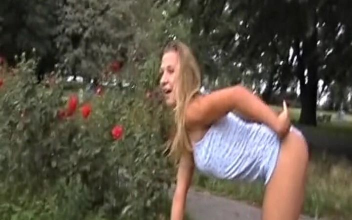 Deutsche Camgirls: Sevimli Alman genç kız herkesin içinde ateşli sikiştikte yüzüne boşalma